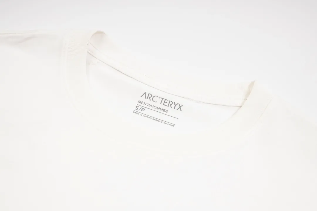 【 Quality】 Arc’teryx 𝟮𝟰𝘀𝘀 T ， ， ， OS g 100% Quality ： ：White Black Size：XS S M L